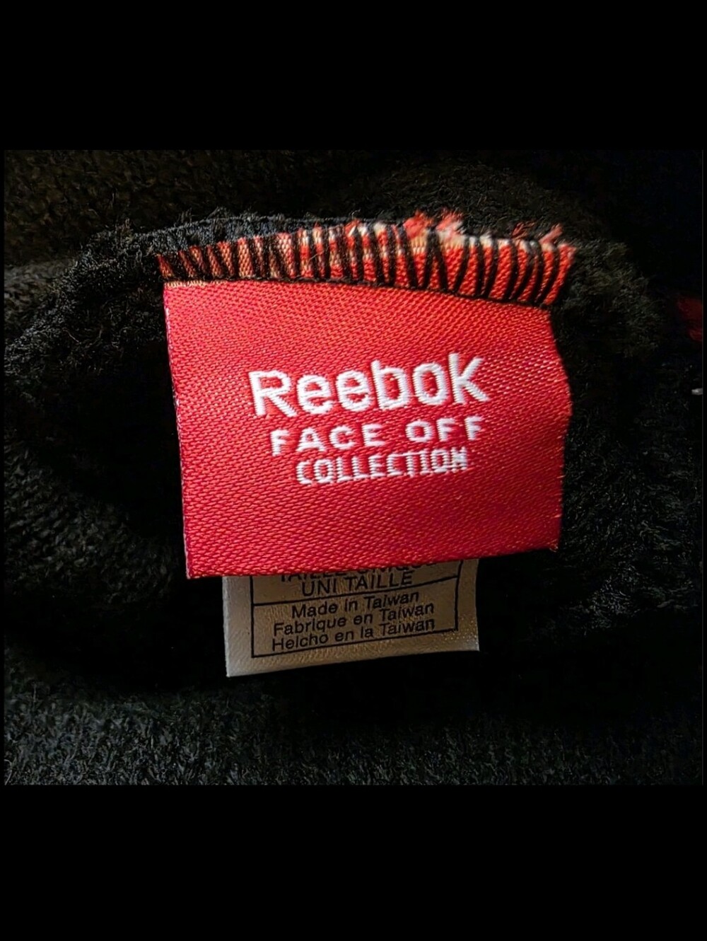 Chicago Blackhawks NHL Reebok Faceoff Collection Lined Beanie Hat with Pom Pom - Picture 6 of 7